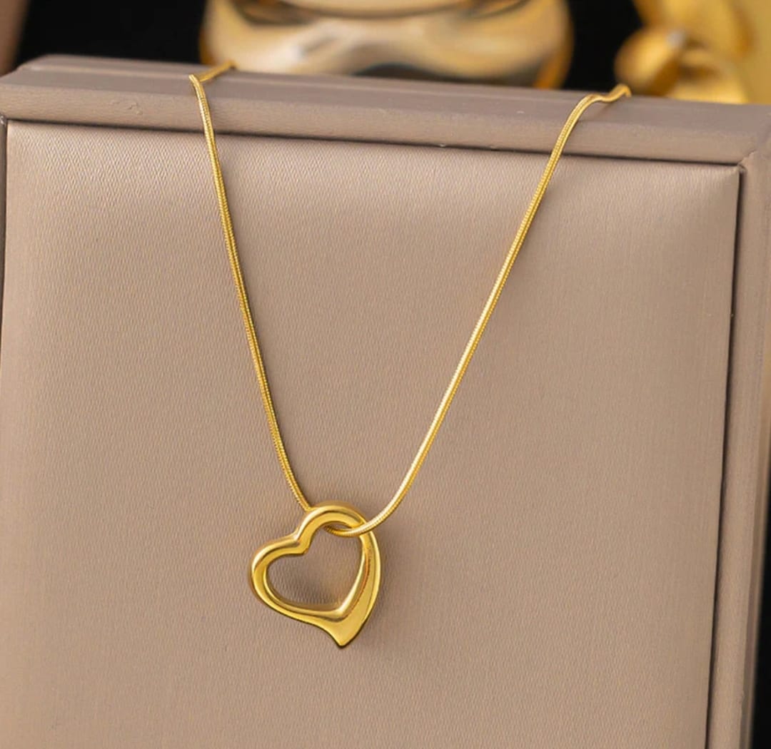 Anti Tranish Gold heart pendant
